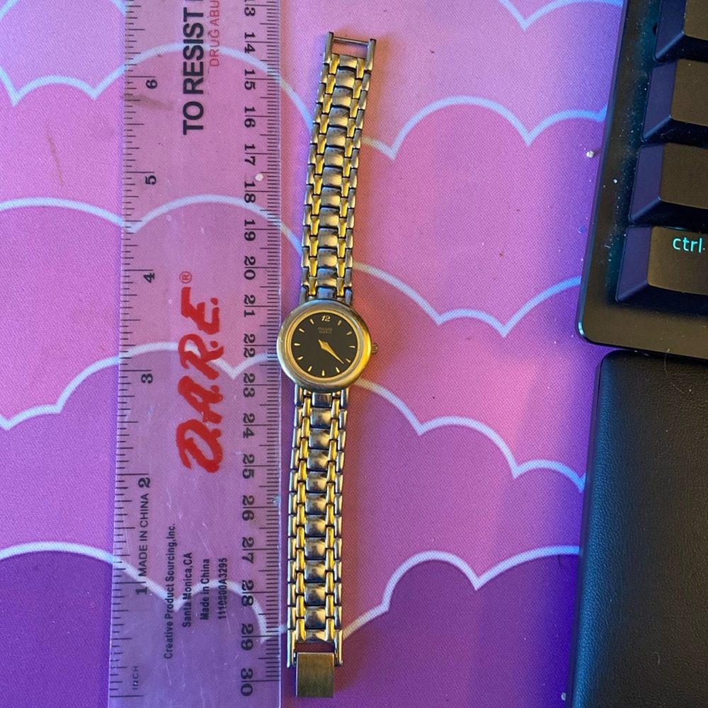Pulsar watch 6.5 inches long battery works
